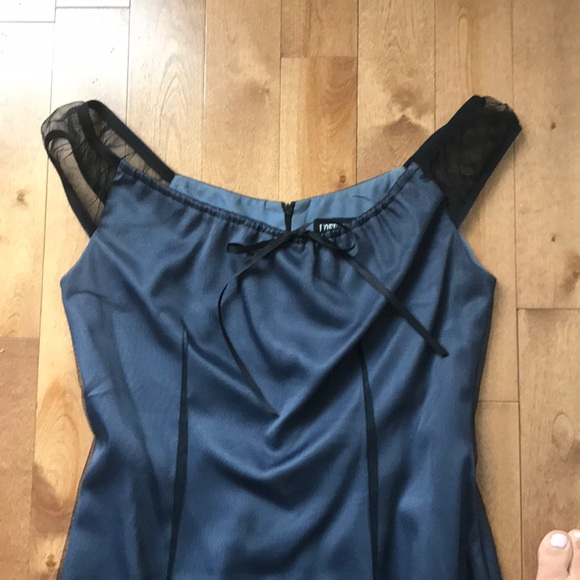 Feminine and Elegant off shoulder dress - Picture 2 of 3